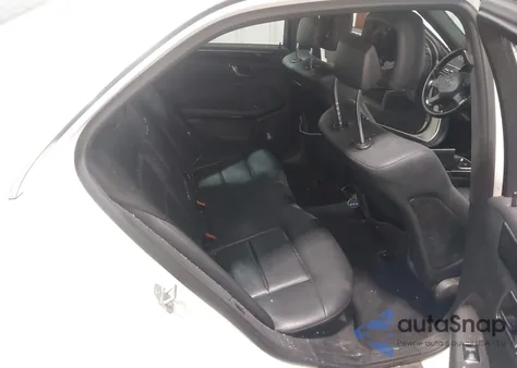 2010 Mercedes-Benz E 350 4Matic из США, поврежденный, VIN WDDHF8HB9AA084052